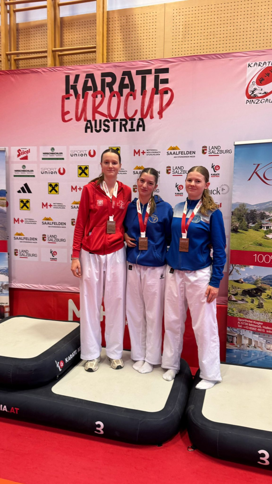 Noemi, Melina, Anja (gute Besserung an Thalia)